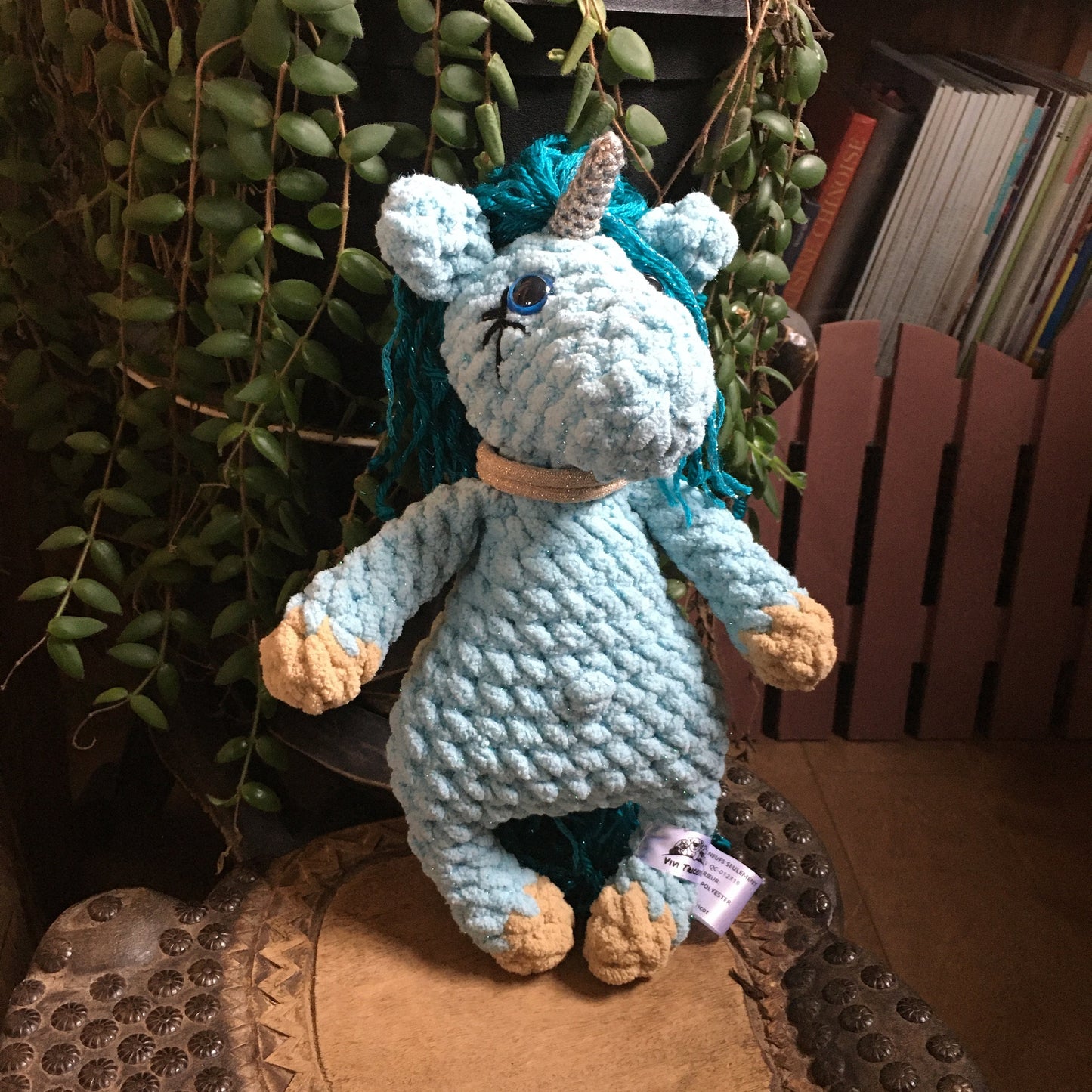 La PETITE LICORNE À COIFFER aux couleurs Aqua, peluche fait au crochet avec fil scintillants BLING-BLING