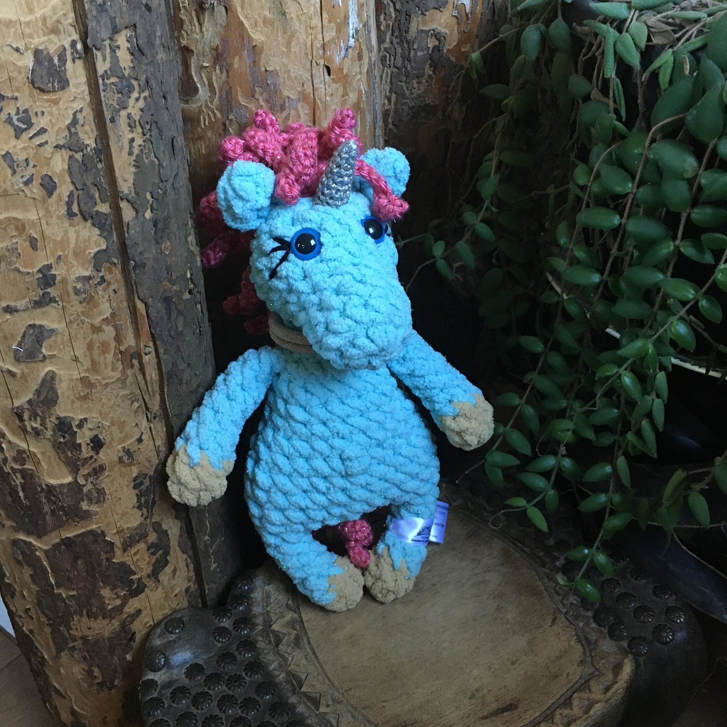 THÉ LITTLE UNICORN CURLY with beige aqua color and pink coral, handmade plush with sparkling wire bling-bling