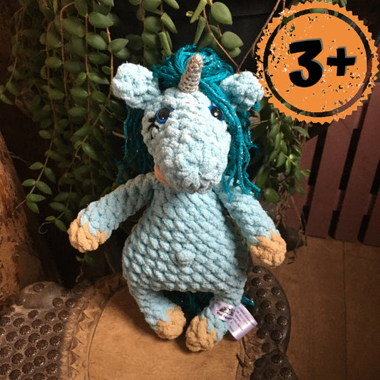 La PETITE LICORNE À COIFFER aux couleurs Aqua, peluche fait au crochet avec fil scintillants BLING-BLING